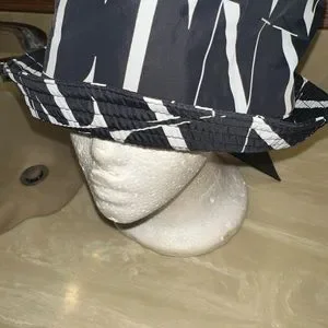 Brand new Valentino Garavani Bucket Hat black and white size Large Valentino Garavani | Accessories | Brand New Valentino  main image 4